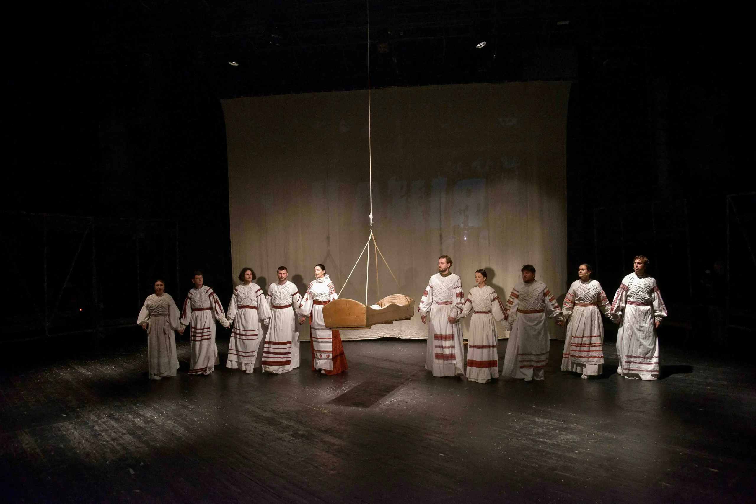 ViaCarpatia2023-10-14-dramatychnyj-teatr-vystava_HBR_11453-059.jpg