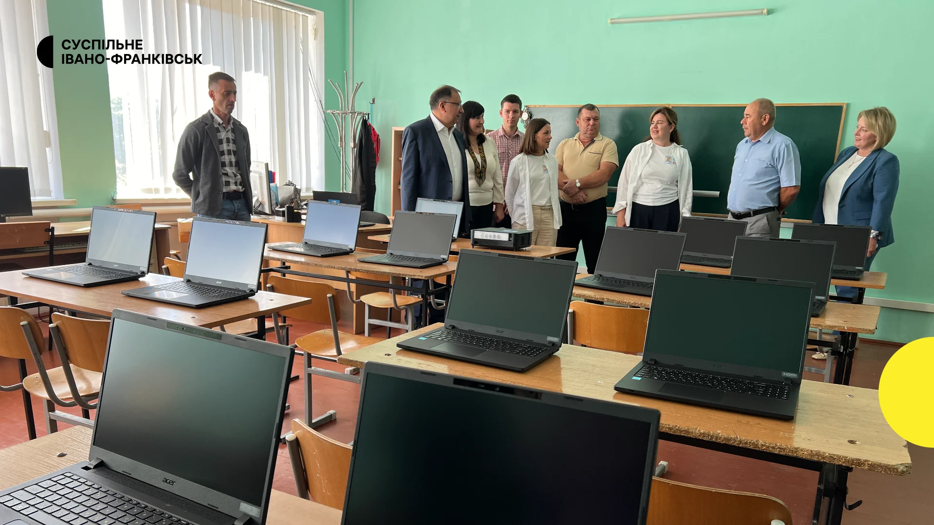З Тайваню для освітніх закладів Івано-Франківщини передали 224 ноутбуки
